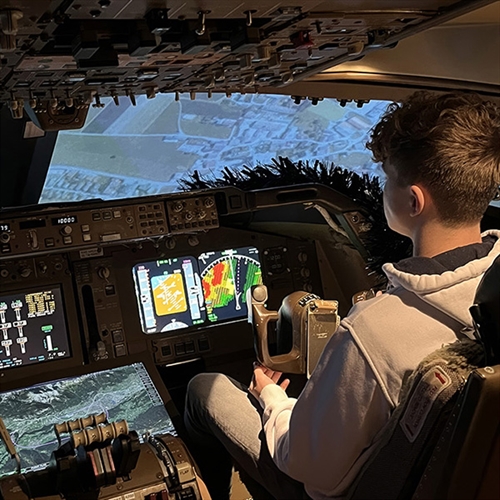 Junior 747 Flight Simulator Sessions in Manchester for 8-16 year olds