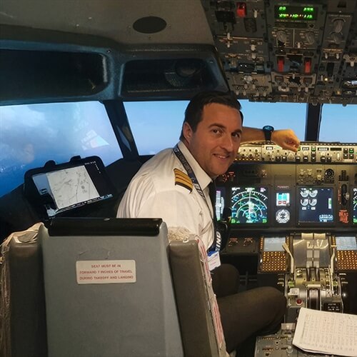 Boeing 737 Simulator Warwickshire - Pilot and Participant at Sim Controls