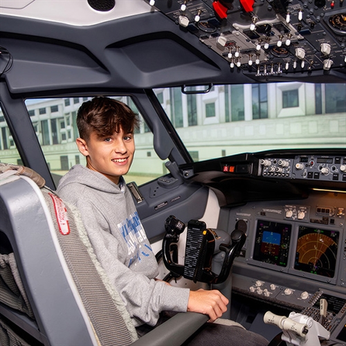Boeing 737 Future Flyers Programme at Luton Airport for 12-21 yr olds