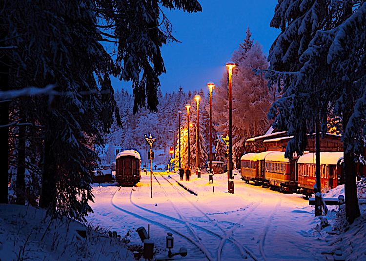 Winter-Steam-Train-Experiences--Warming-*-Family-Friendly Winter-Steam-Train-Experiences--Warming-*-Family-Friendly
